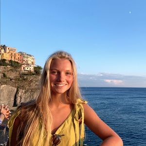 Meet your Posher, Alexandra